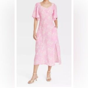 Women size M Pink and White Floral Dress. NWT.